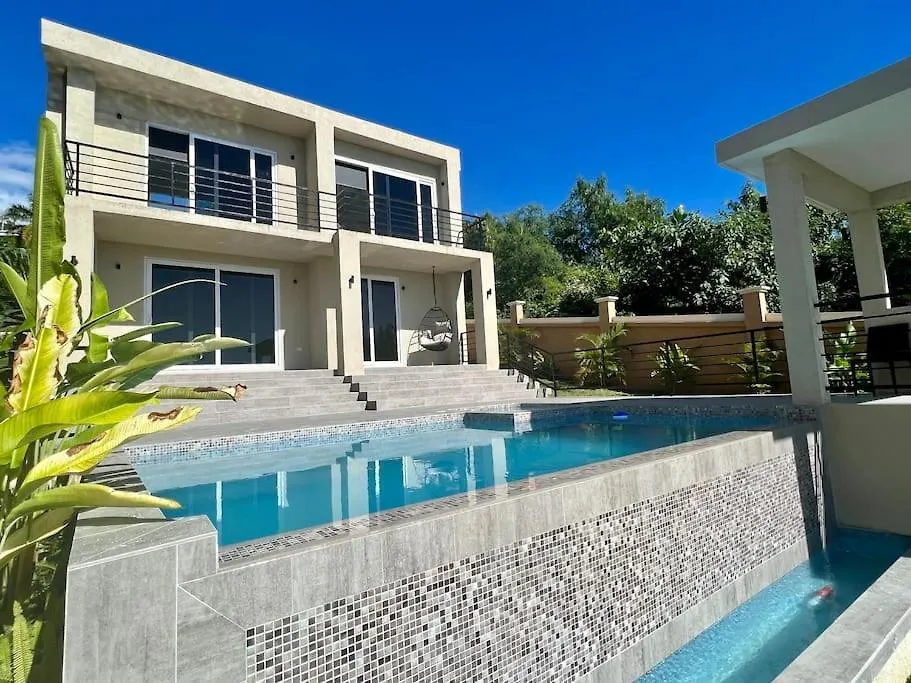 The Indianna ~ Luxury Pool & Spa Whitehouse