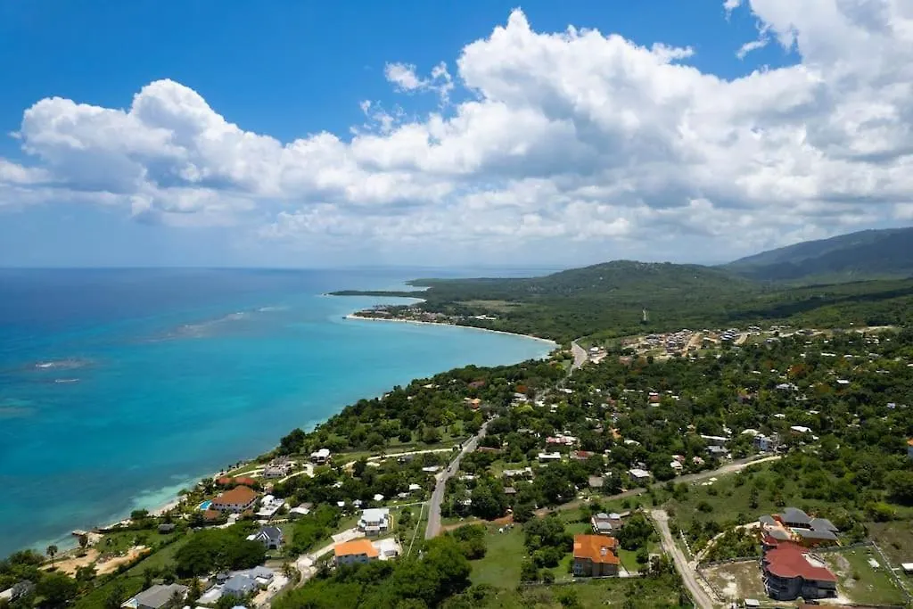 Apartman The Indianna ~ Luxury Pool & Spa Whitehouse